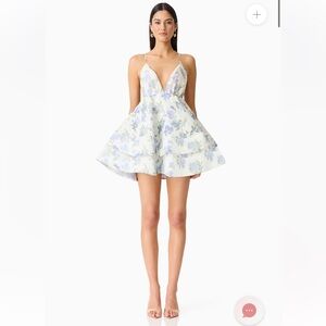 elliatt cleo white & blue floral print tiered fit & flare mini dress small NEW